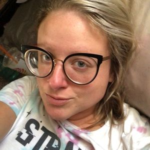 Meet your Posher, Elisa